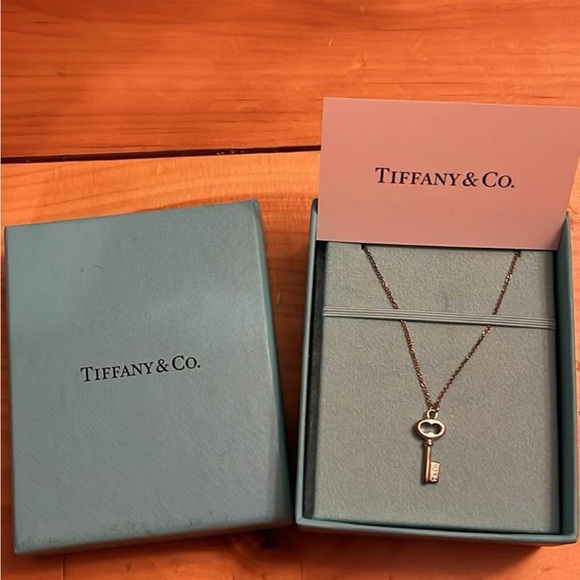 Tiffany Key Necklace. brand new never been worn. Needs to be cleaned - Picture 2 of 2